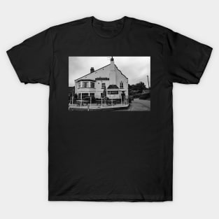 Kings Head public house, Coltishall, Norfolk T-Shirt